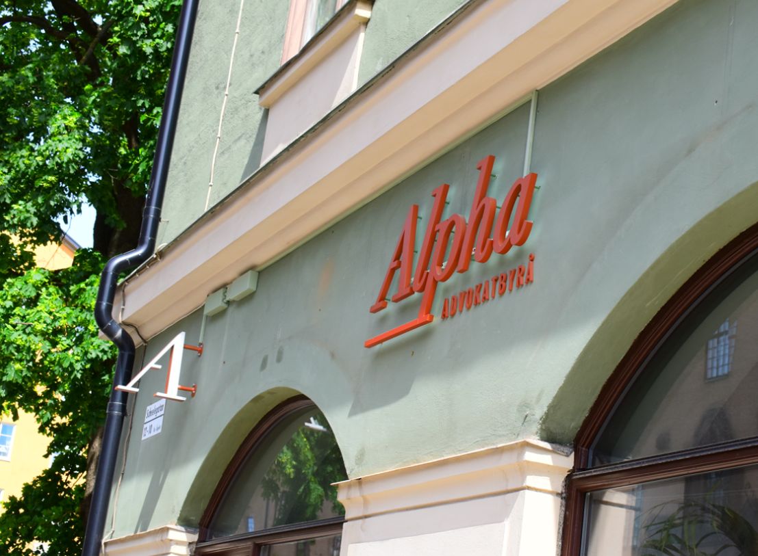 Skyltning för Alpha Advokatbyrå på Kungsholmen – bild 2