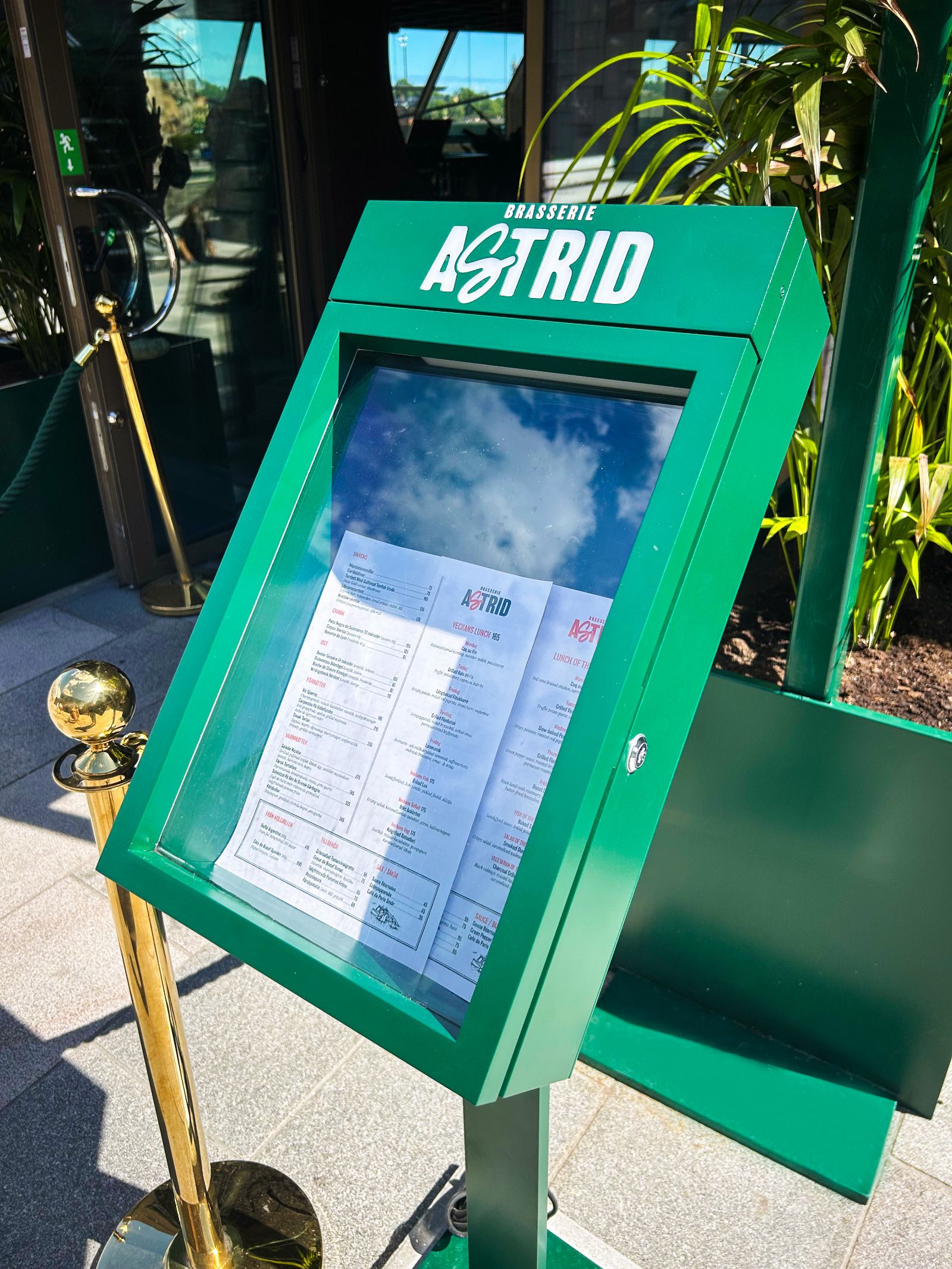 Uteservering & skyltning för Brasserie Astrid på Mälarterrassen – Stockholm – bild 3