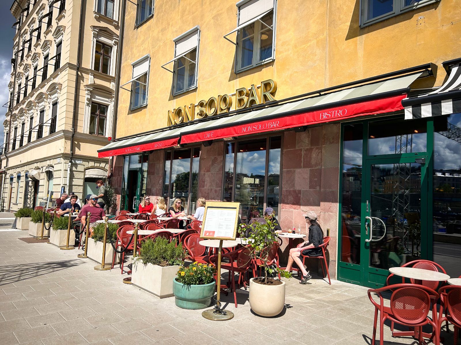 Fasadskylt till Non Solo Bar i Gamla stan – bild 3