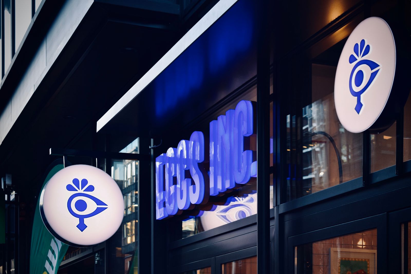 Fasadskyltning för EGGS INC i Gallerian – bild 3