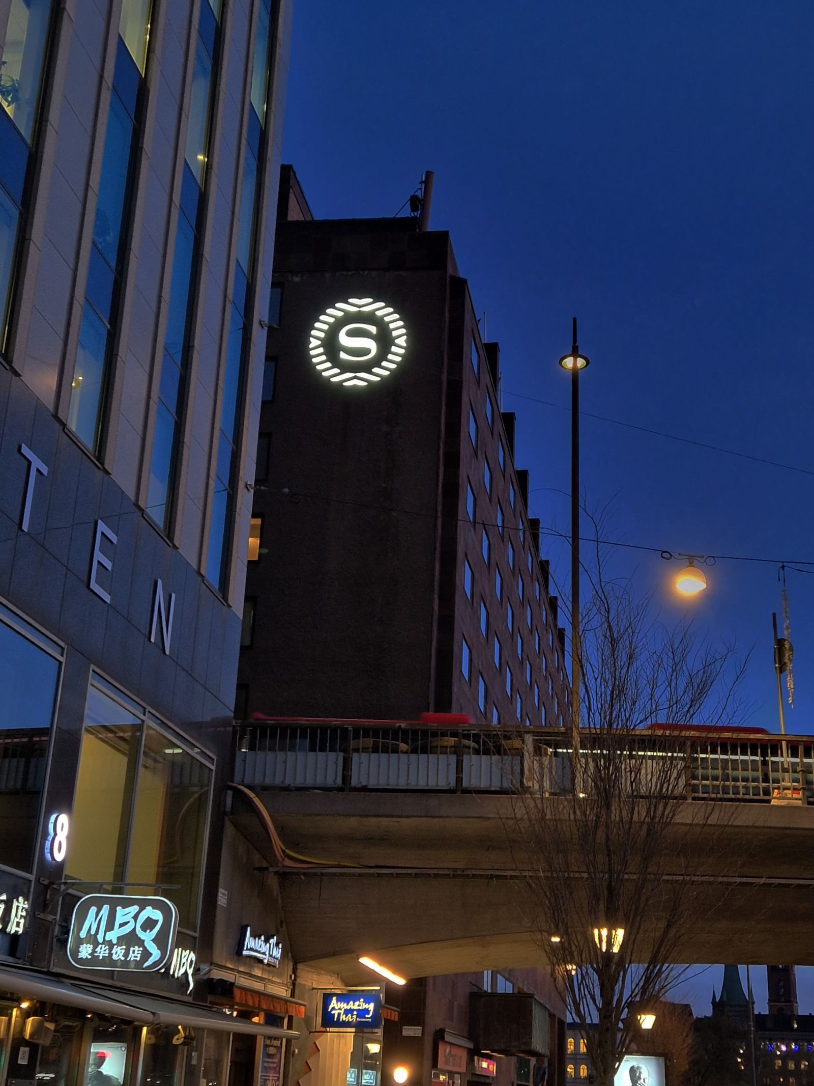 Ny fasadskyltning till Sheraton Stockholm  – bild 7