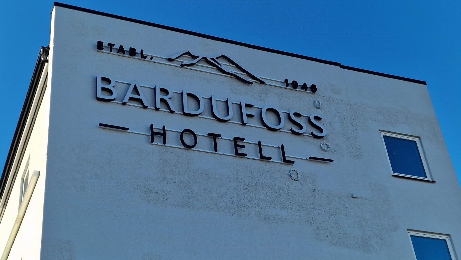 Fasadskyltning till Hotell Bardufoss och O'Learys Bardufoss – Bardufoss – bild 3
