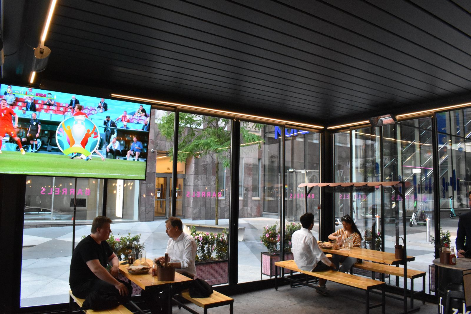 Barrels Burger & Beer Citys Uteservering – Stockholm – bild 7