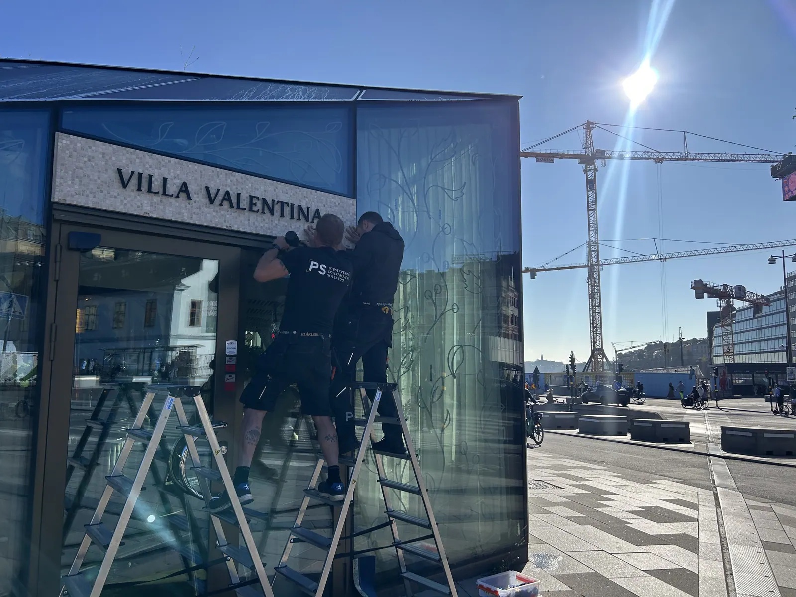 Villa Valentina – A sign project where craftsmanship takes centre stage – Assembly