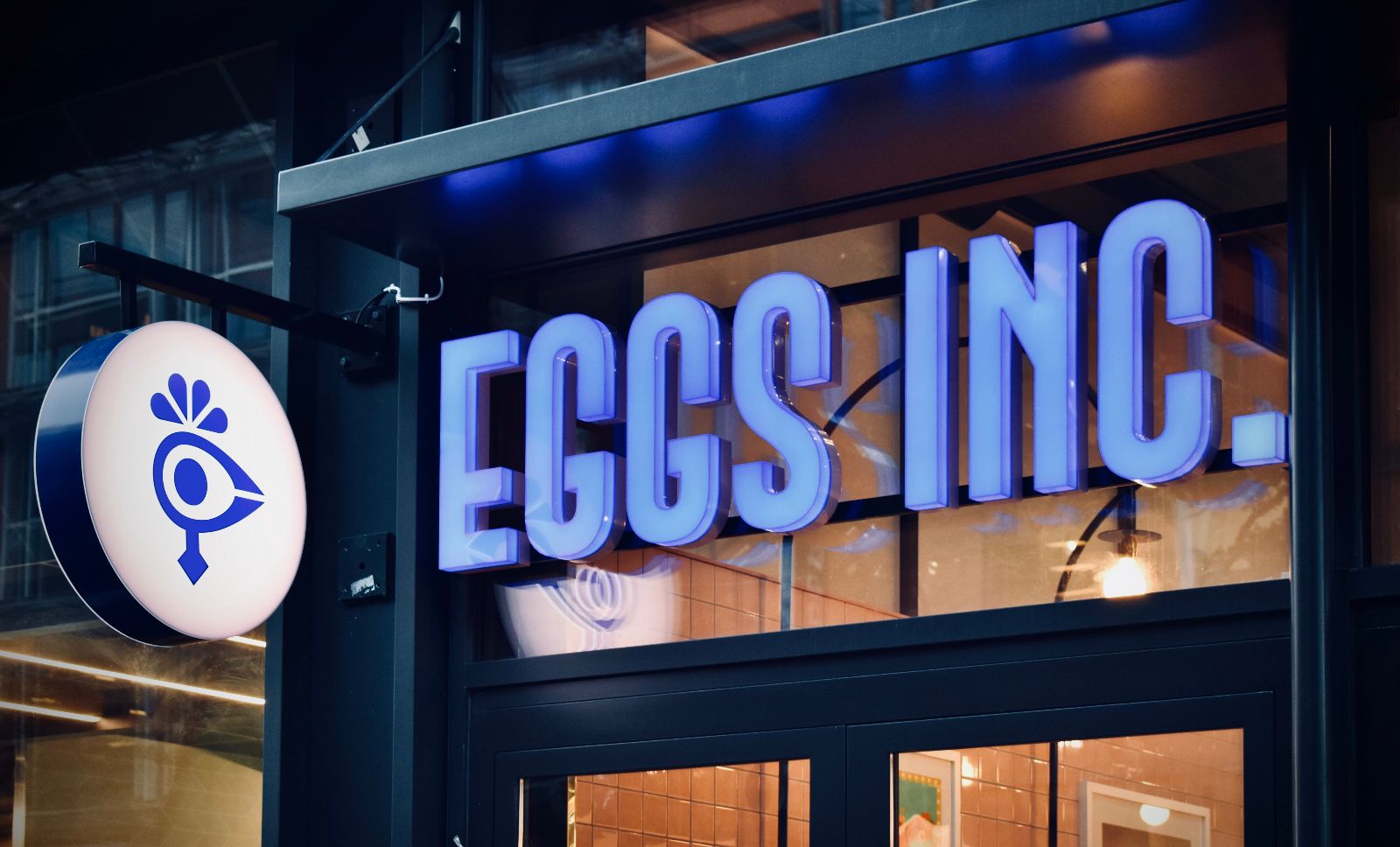 Fasadskyltning för EGGS INC i Gallerian – bild 5