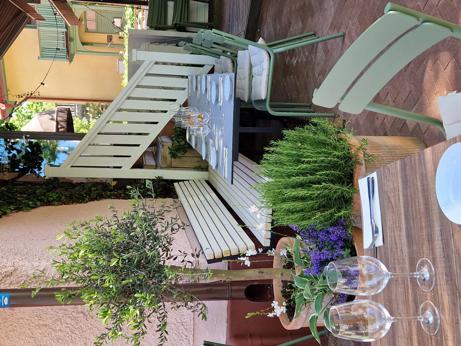 Do you need help furnishing your outdoor dining area?