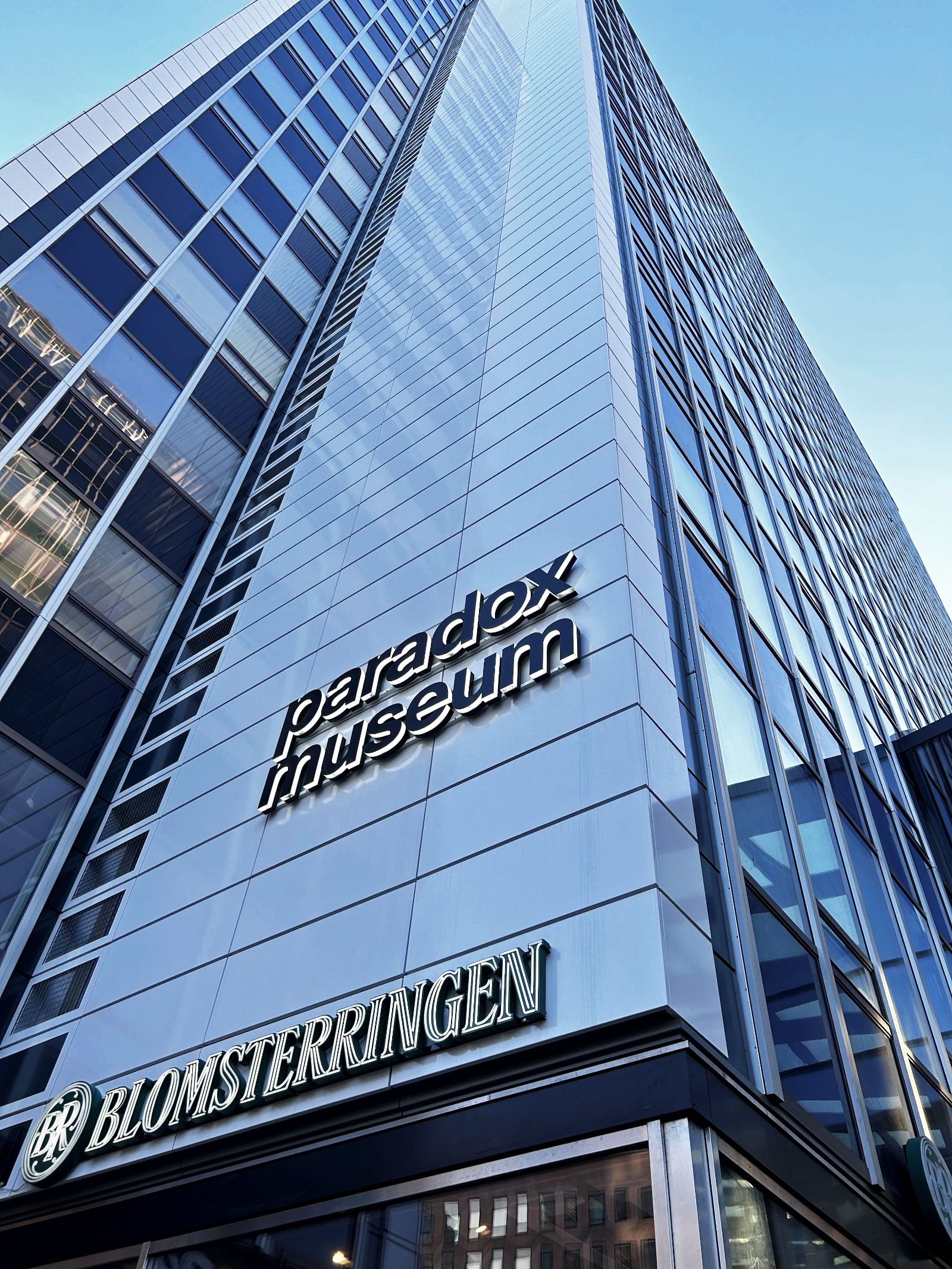 Fasadskyltning för Paradox Museum i Stockholm – bild 4