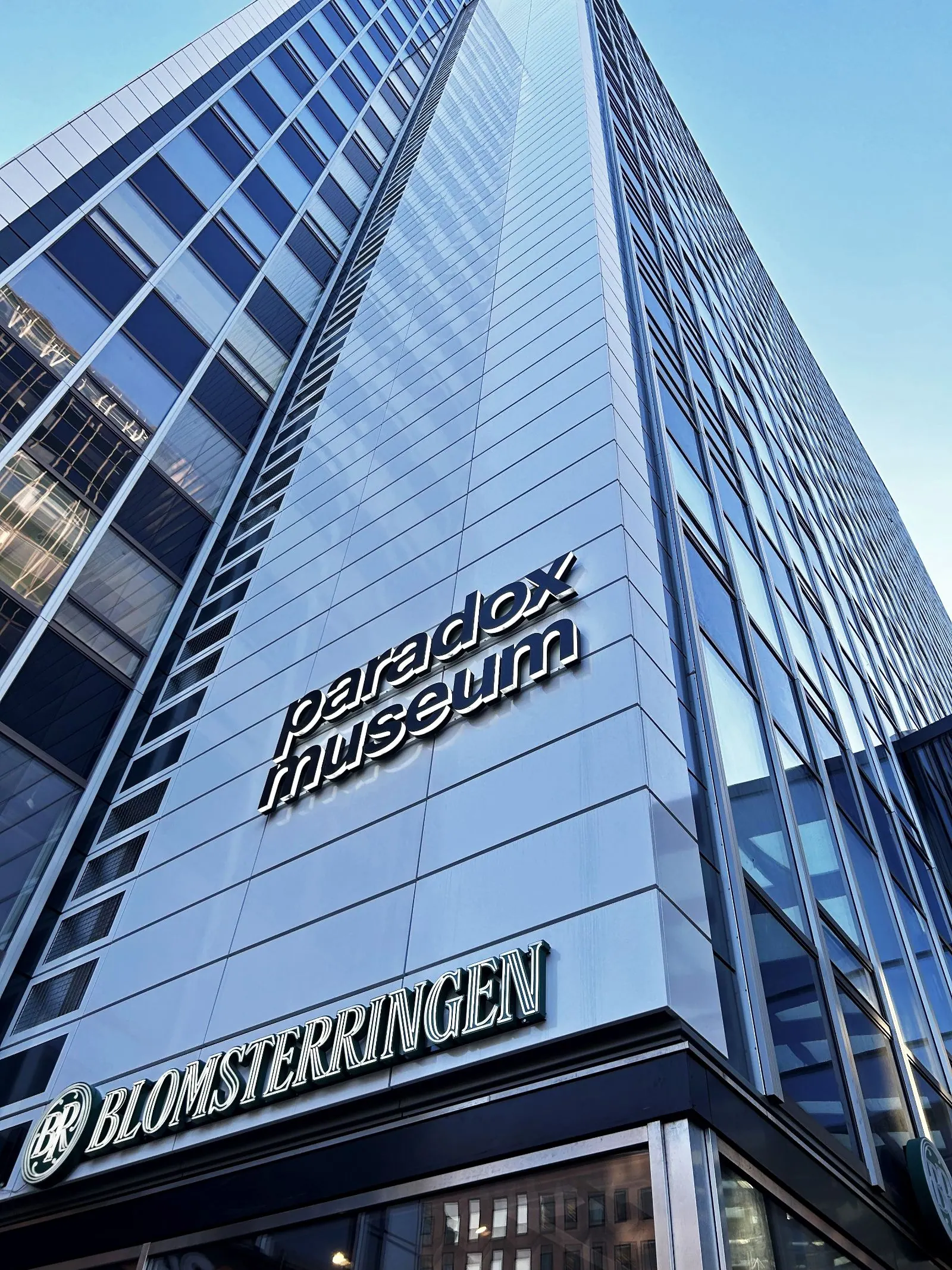 Fasadskyltning för Paradox Museum i Stockholm – bild 4