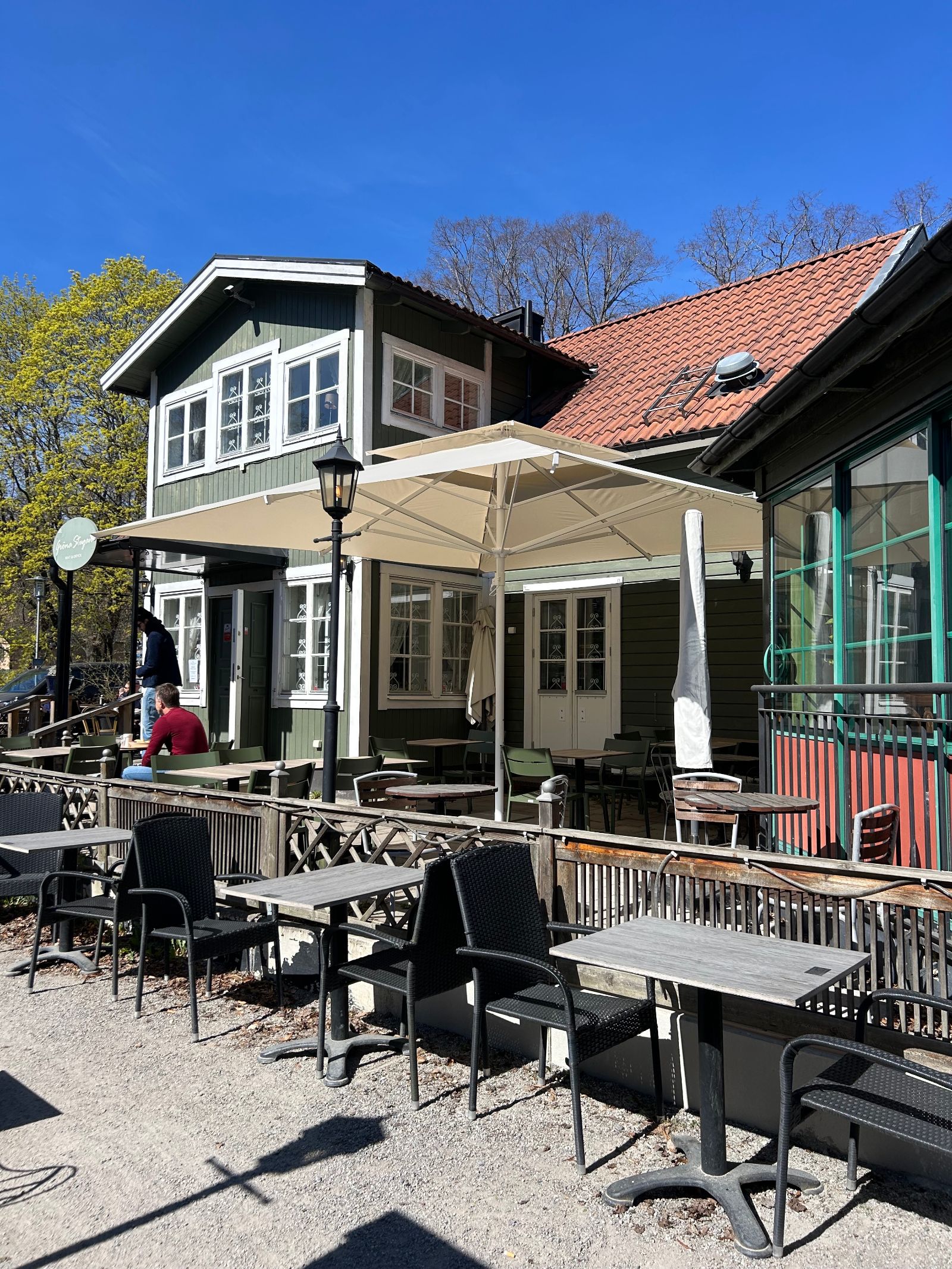 Solskydd till grona stugan i sundbyberg — foto 1