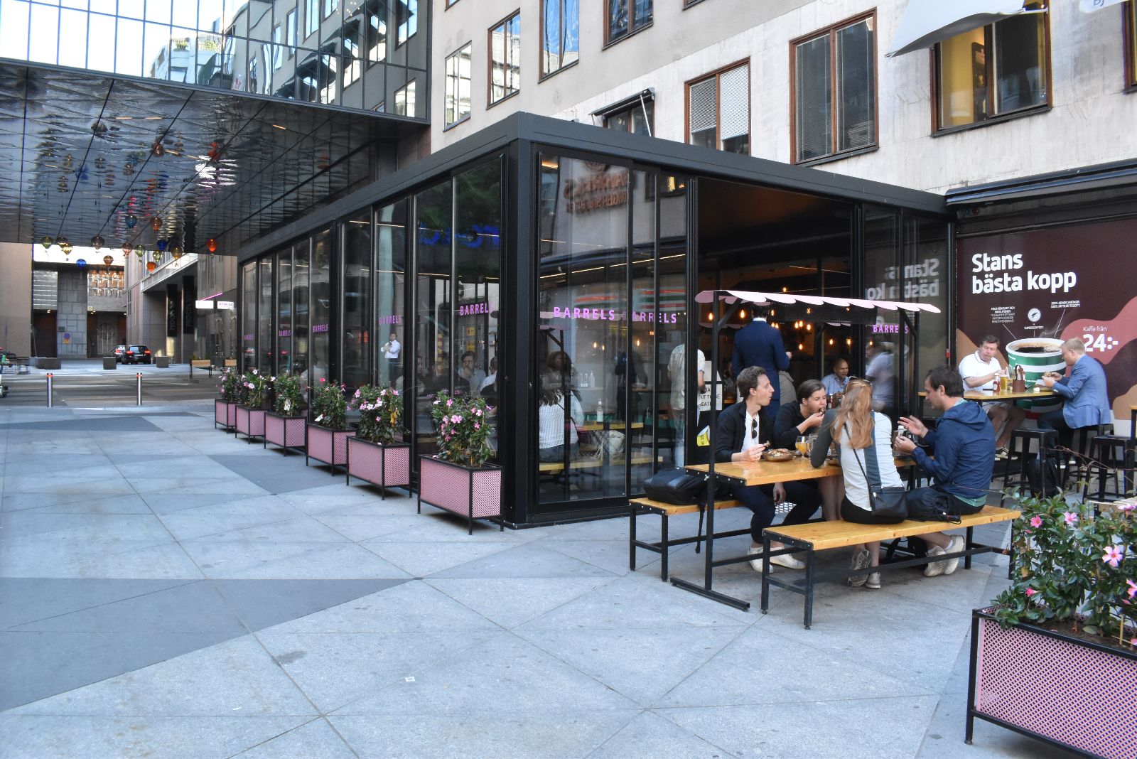 Barrels Burger & Beer Citys Uteservering – Stockholm – bild 2