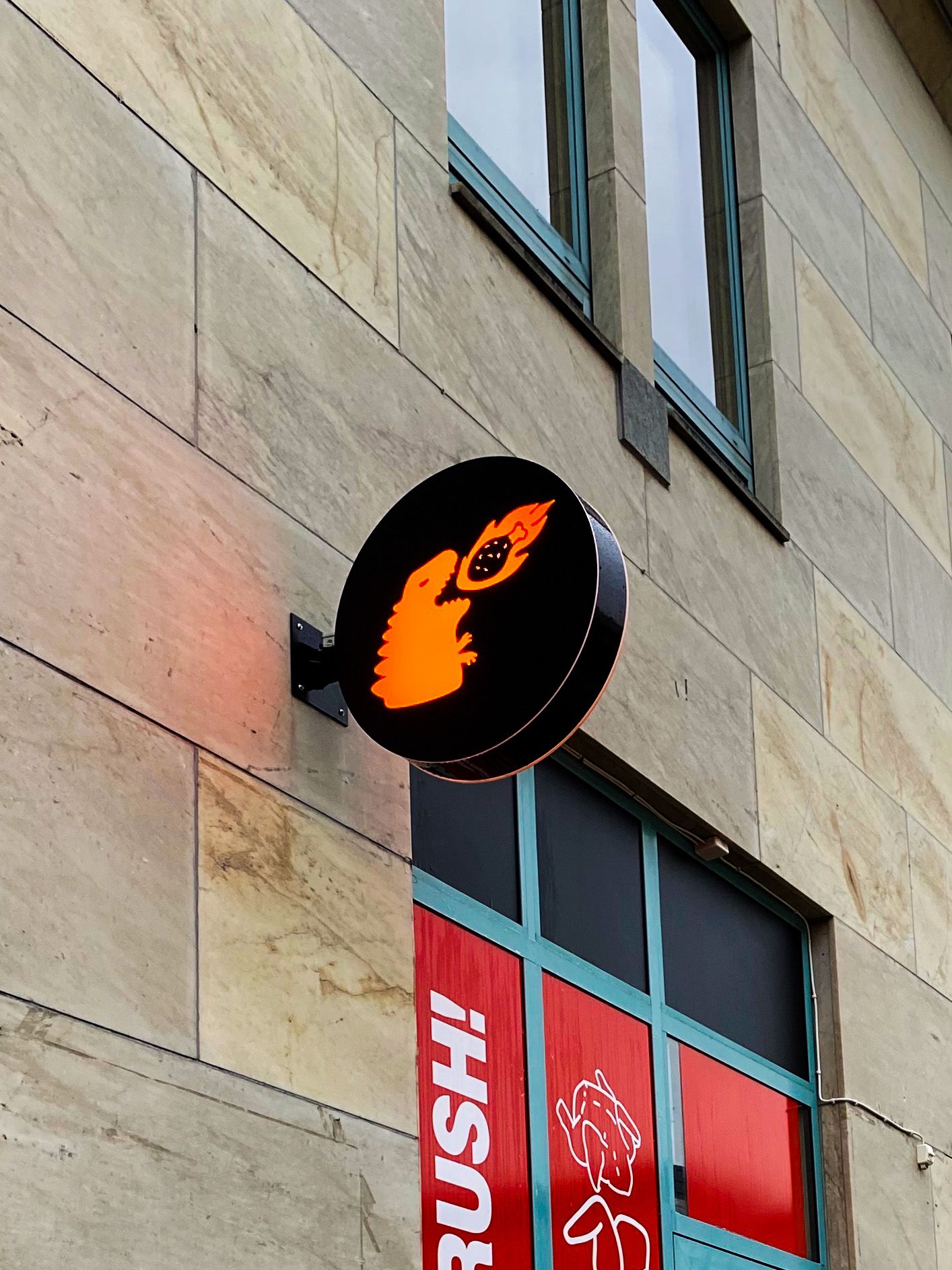 Skyltning Monster Chicken Uppsala – bild 10