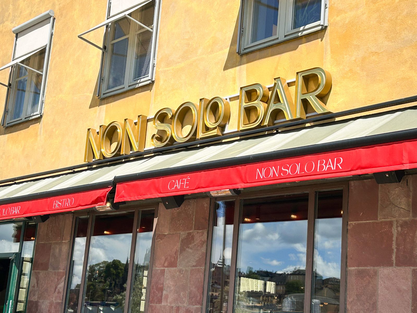 Fasadskylt till Non Solo Bar i Gamla stan – bild 4