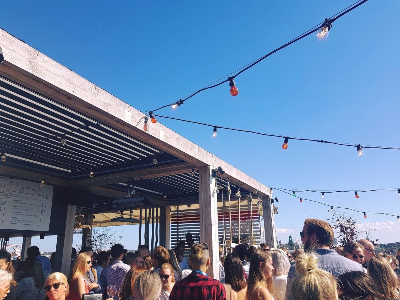 En vädersäkrad pergola hos Restaurang TAK i Stockholm – PS-projekt