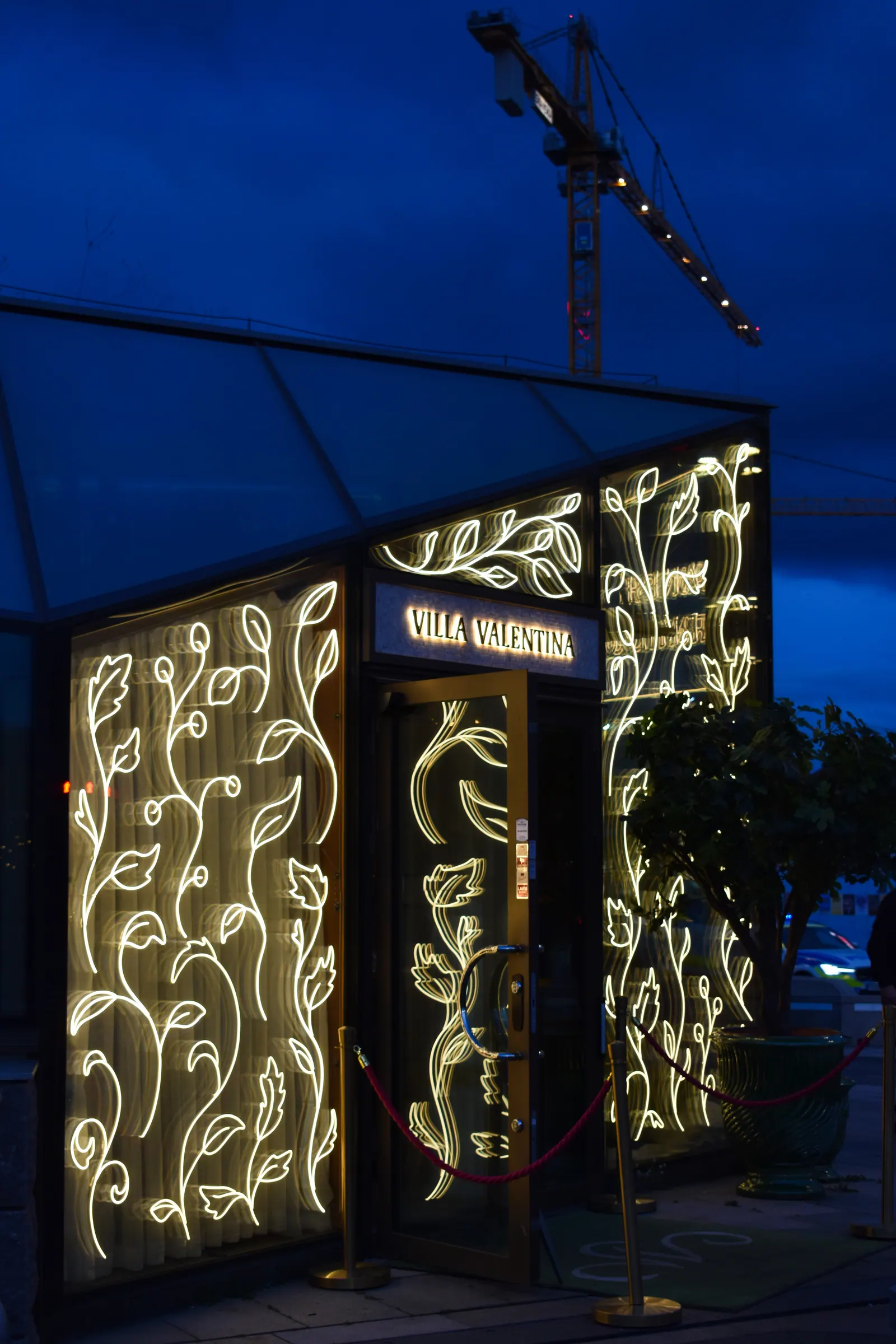 Villa Valentina – A sign project where craftsmanship takes centre stage – Evening shot