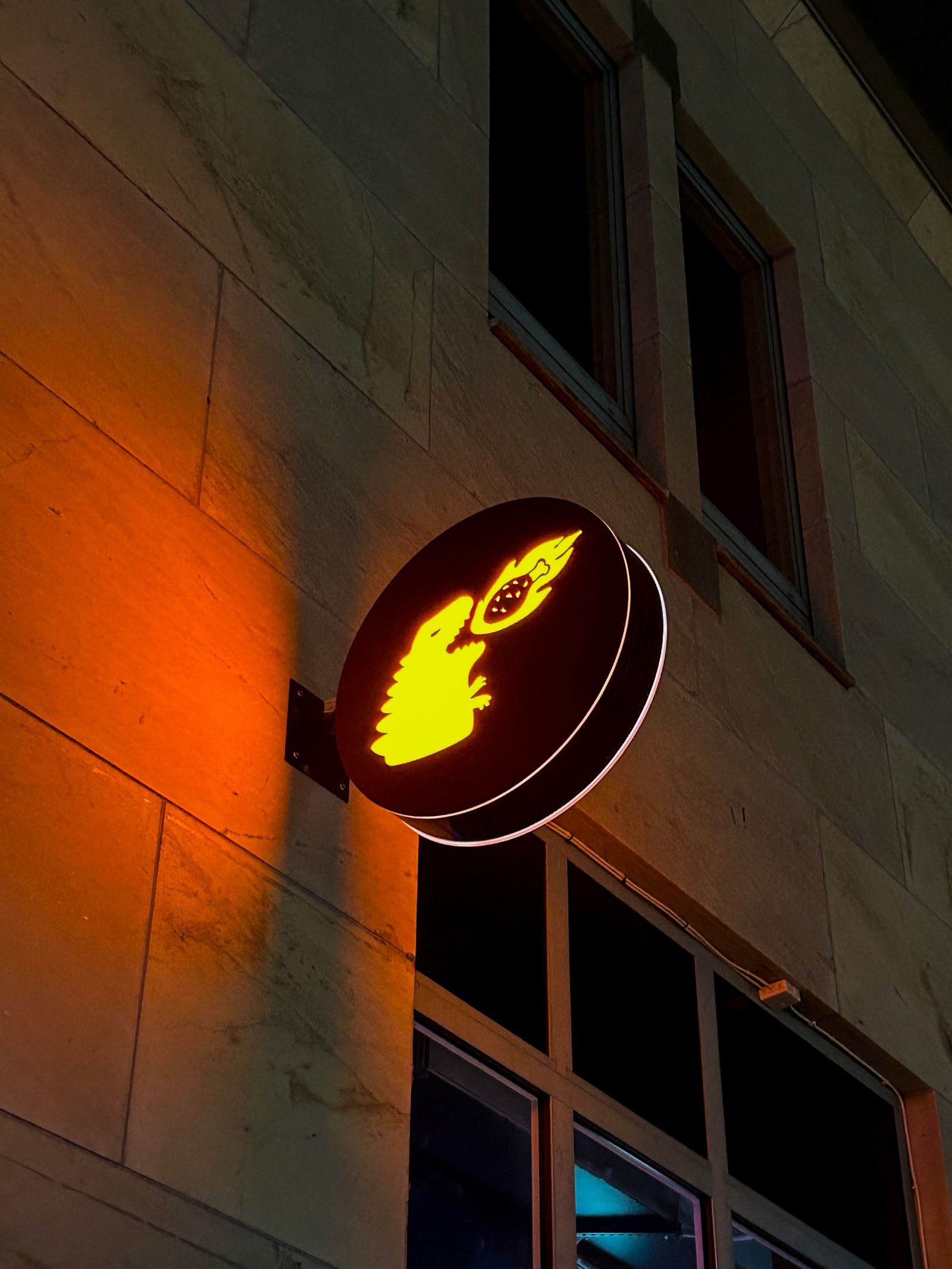 Skyltning Monster Chicken Uppsala – PS-projekt