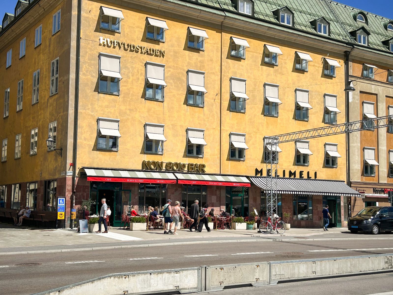 Fasadskylt till Non Solo Bar i Gamla stan – bild 5