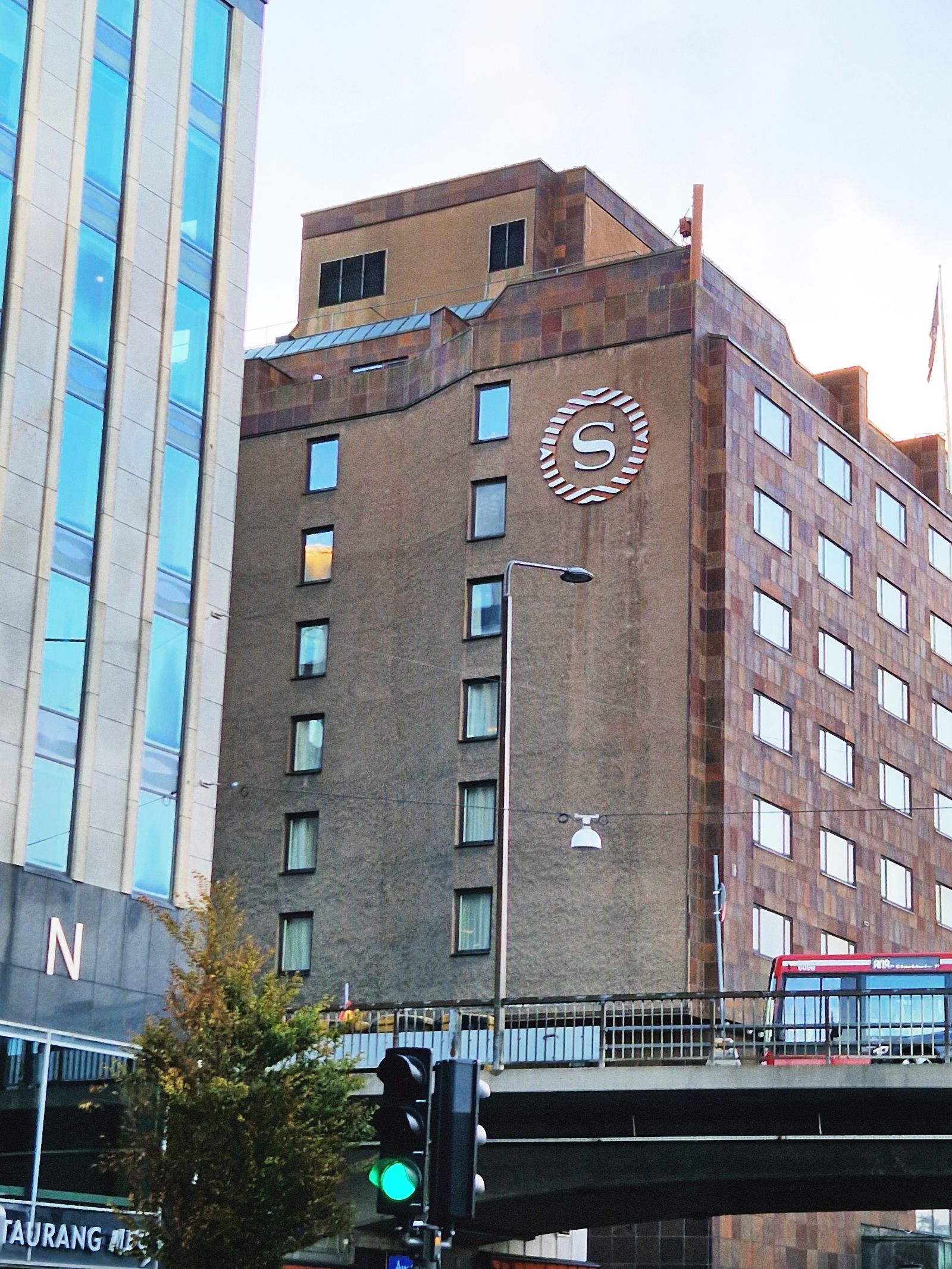 Ny fasadskyltning till Sheraton Stockholm  – bild 6