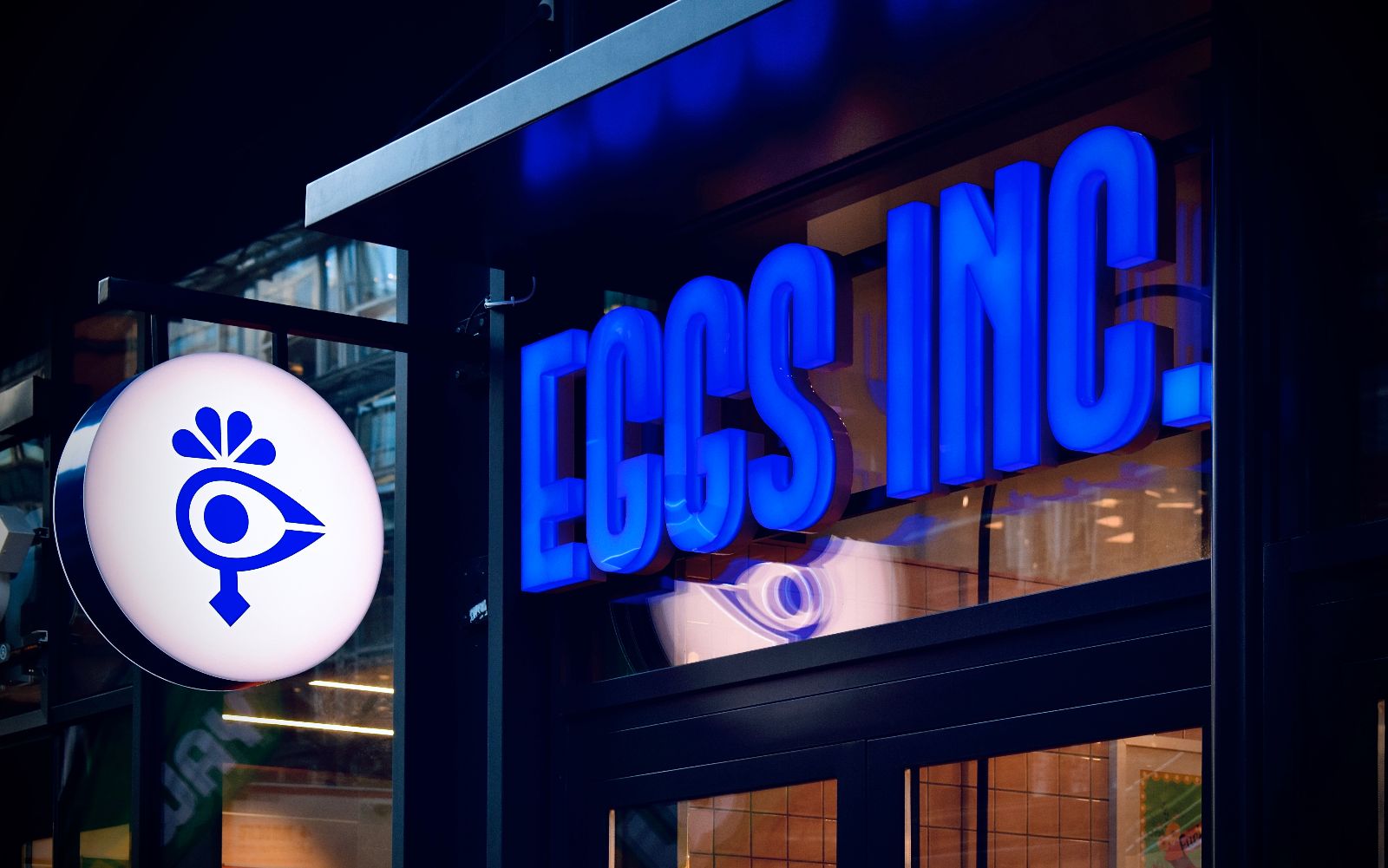 Fasadskyltning för EGGS INC i Gallerian – bild 2