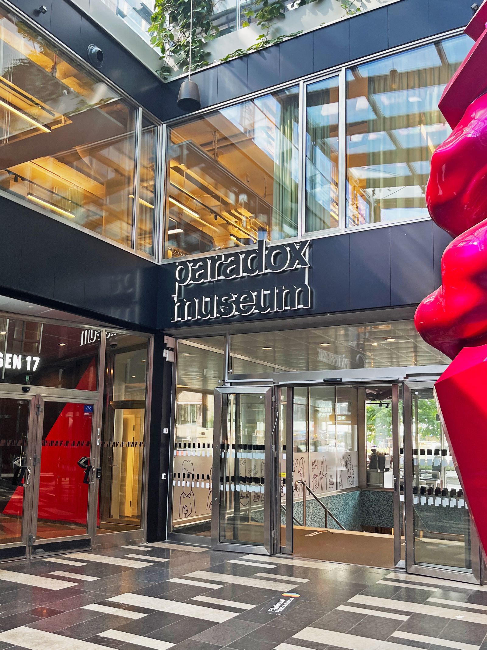 Fasadskyltning för Paradox Museum i Stockholm – bild 5