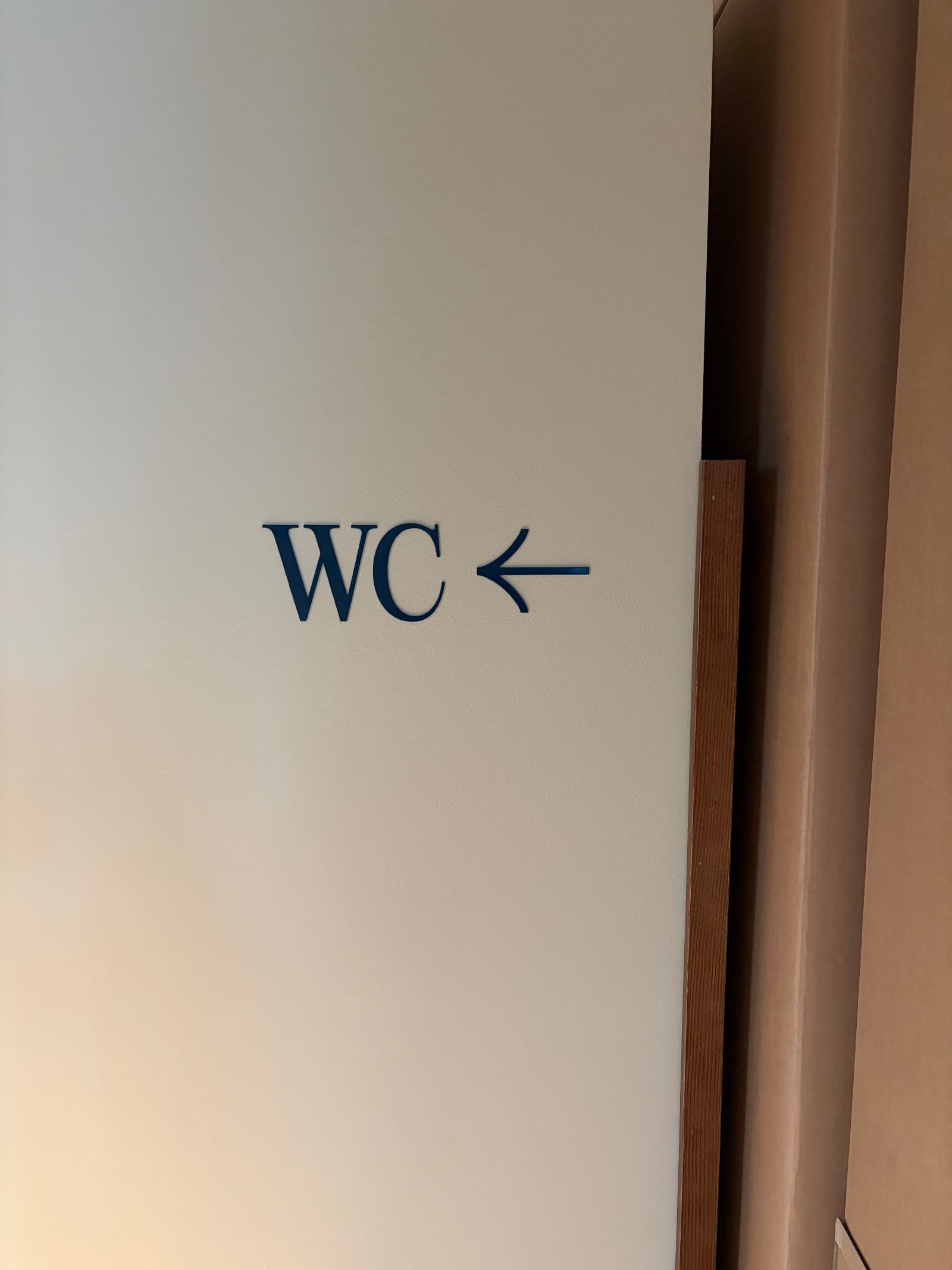 Skyltning till Willow Hotel  – Trelleborg – bild 10