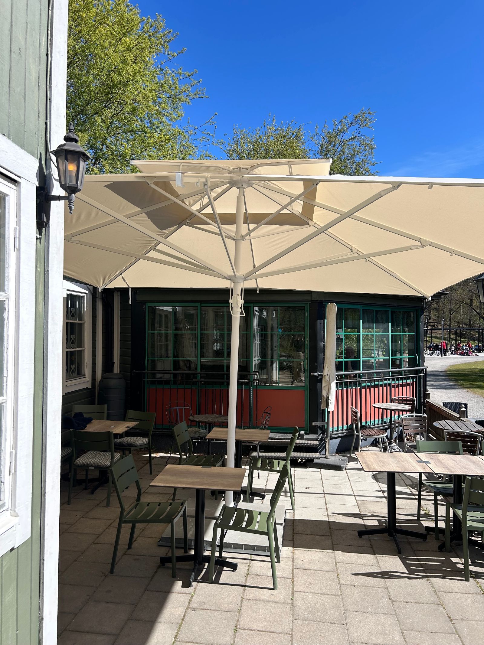 Solskydd till grona stugan i sundbyberg — foto 3