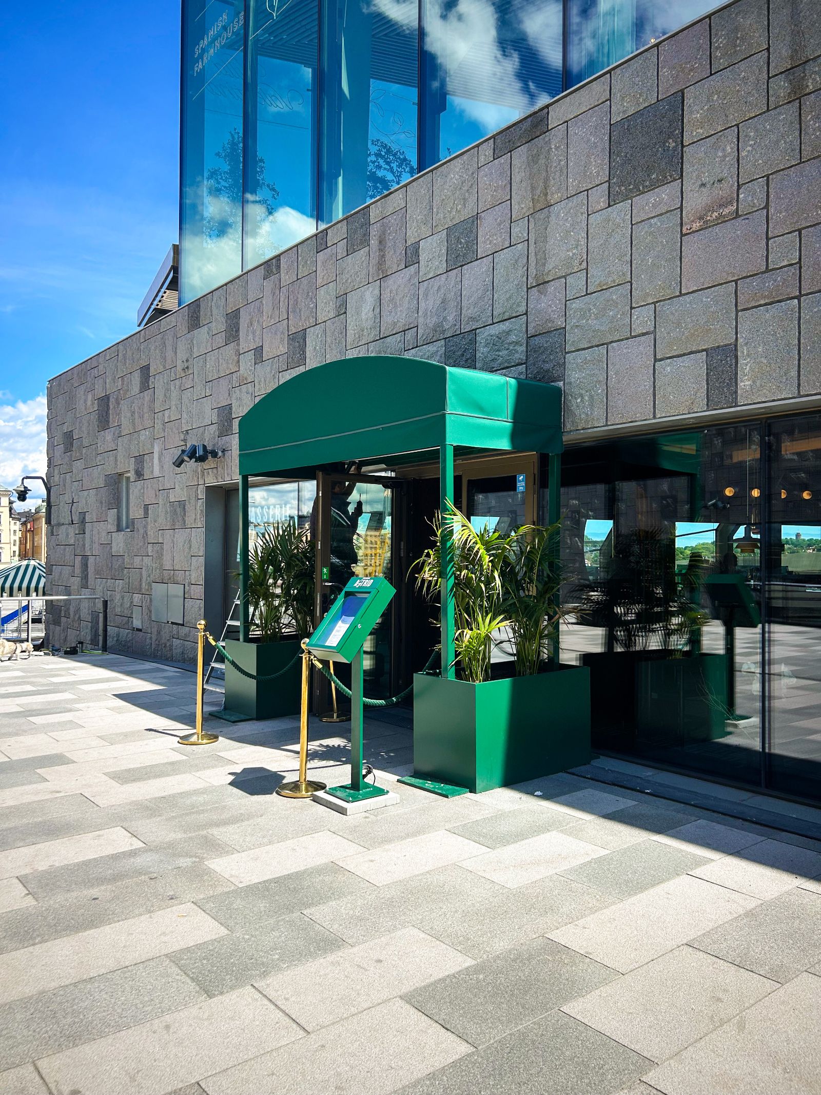 Uteservering & skyltning för Brasserie Astrid på Mälarterrassen – Stockholm – bild 2