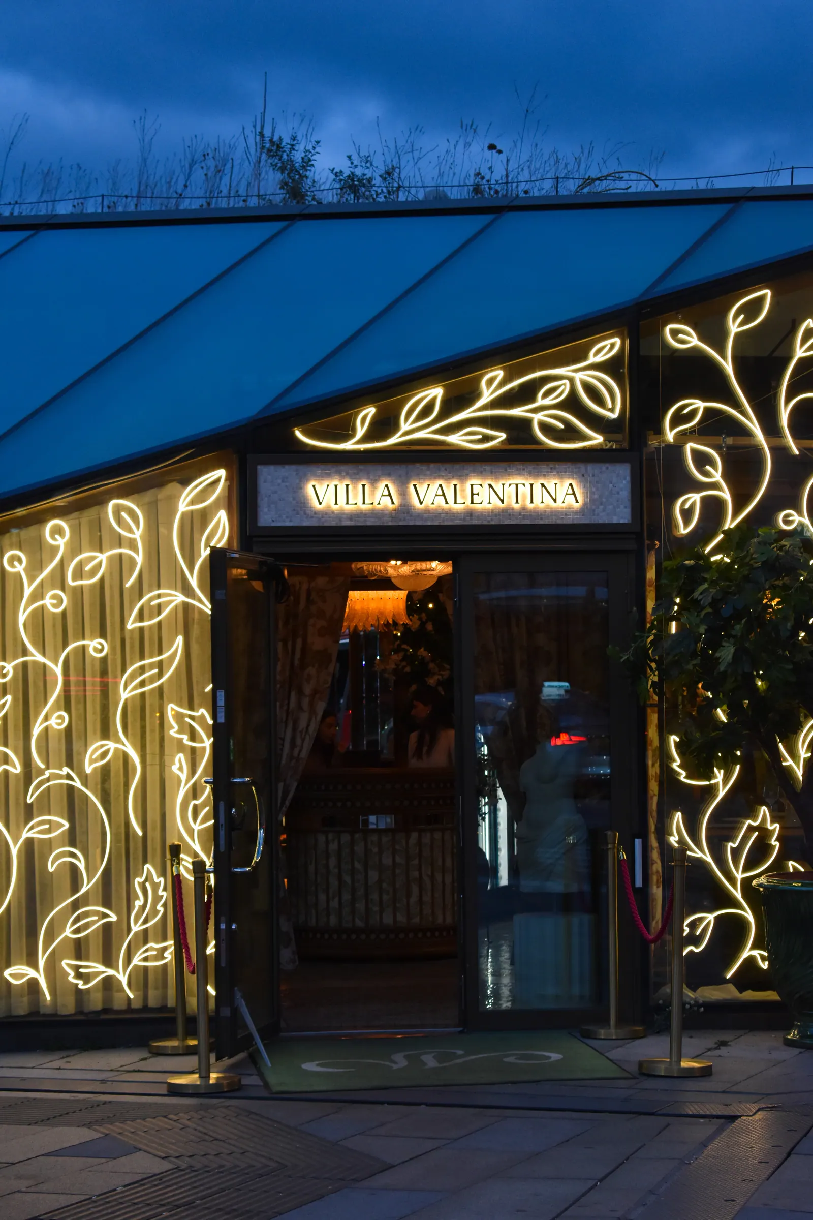 Villa Valentina – A sign project where craftsmanship takes centre stage – Evening shot